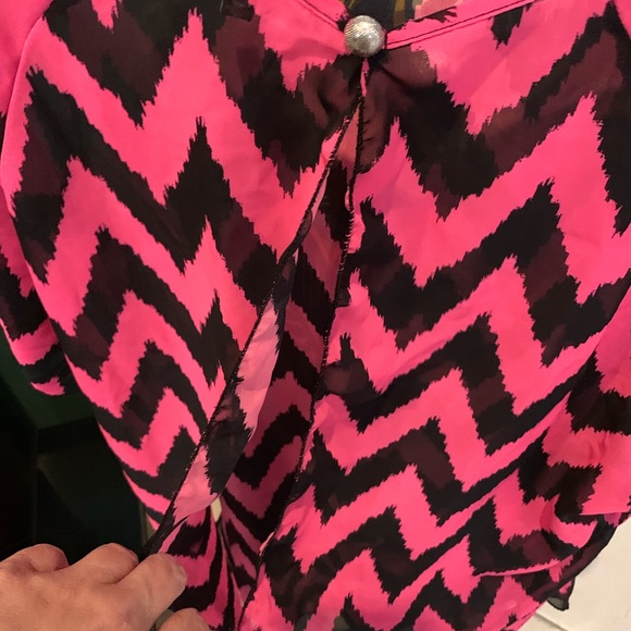 Chevron Design, Fun blouse. - Picture 4 of 5